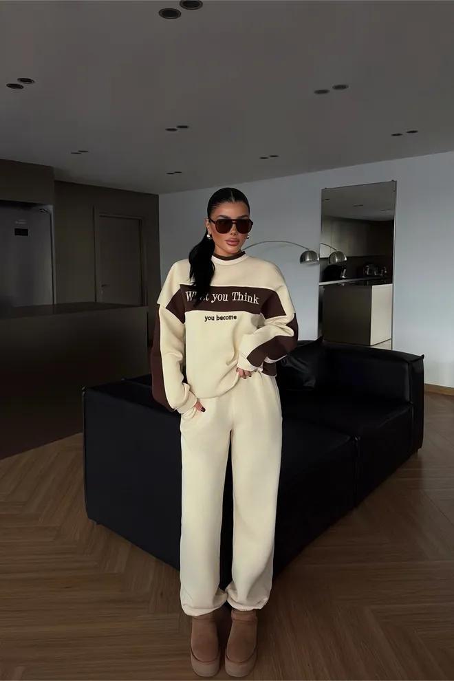 Beiger Oversize-Chándal für Damen mit Buchstaben-Print