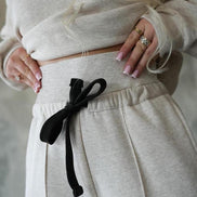 Geripptes Zweiteiliges Damen-Set mit Langarm und Gemustertem Bund – Grau